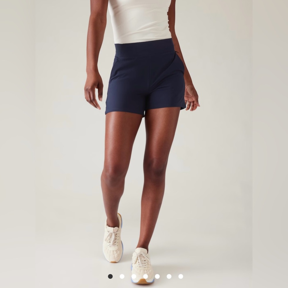 Athleta Brooklyn Short // nwt // 6